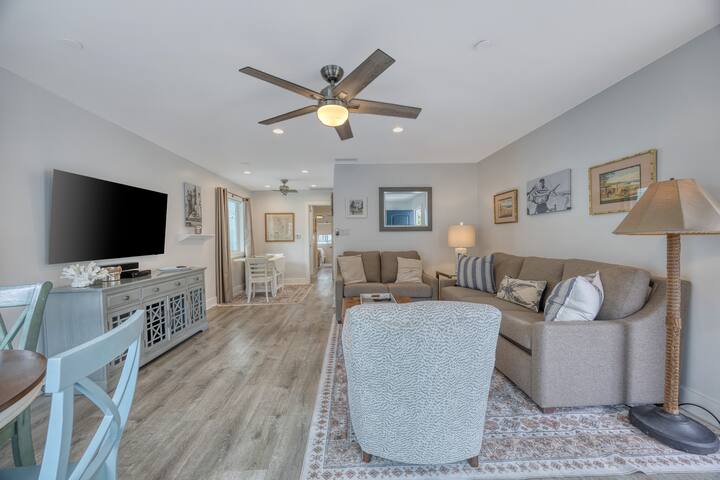 339CL: Beautiful Remodeled Beach Home w/ AC gallery image 3