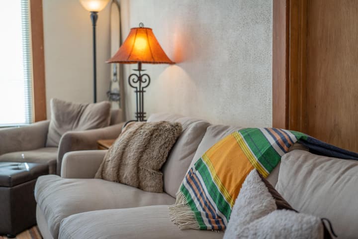 Fisherman's Bungalow  · Perfect Downtown Home - Livingston, MT