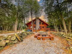 Log+Cabin+on+the+Lake%21+Amazing+fishing%21+Fireplace%21