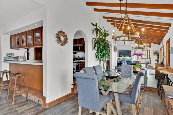 Gorgeous Oceanfront villa with panoramic views gallery image 5