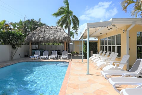 Edens Reef- 5BR/5.5 bath home with pool, tiki huts