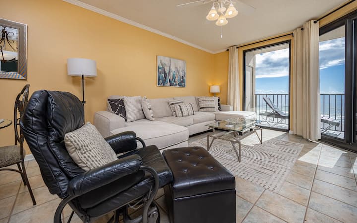 Stunning 2BR Phoenix X Unit 512 with Beautiful - Condominiums for