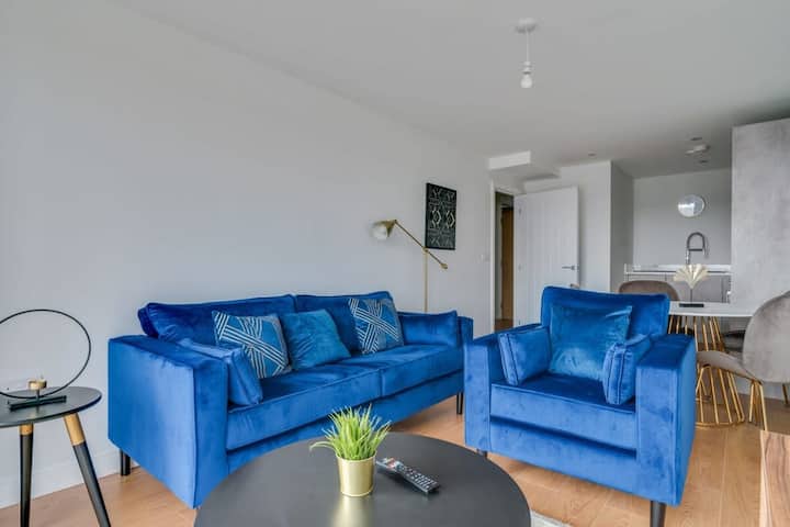 Modern 2 Bedroom Riverside Apartment In Leeds - Leeds