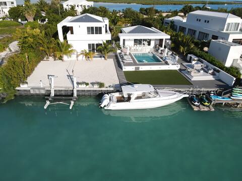Villa Sand & Sea, A Waterfront Luxury Villa with O