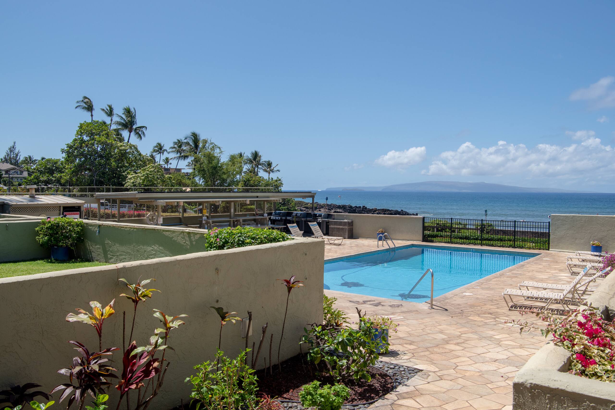 Condo in Kihei · ★4.89 · 1 bedroom · 2 beds · 1 bath - Image 25