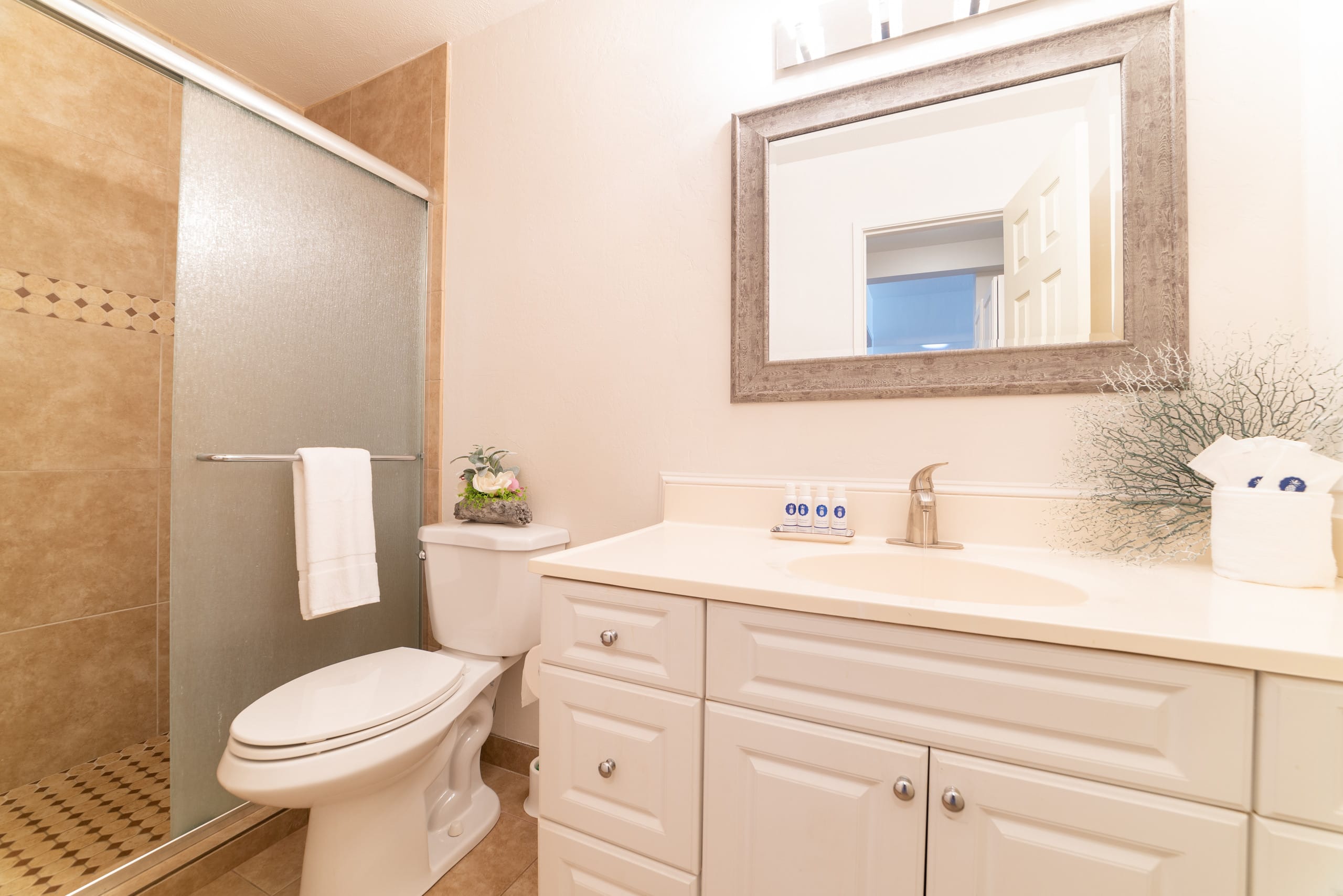 Condo in Kihei · ★4.89 · 1 bedroom · 2 beds · 1 bath - Image 19