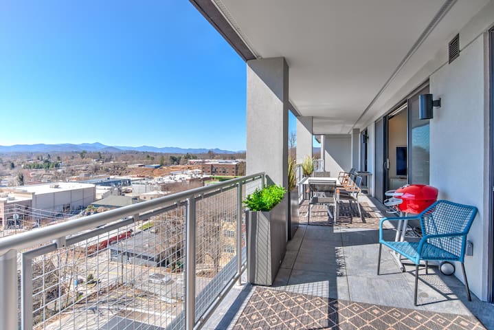 Modern South Slope Condo EV Charger 2 Parkng Spots gallery image 2