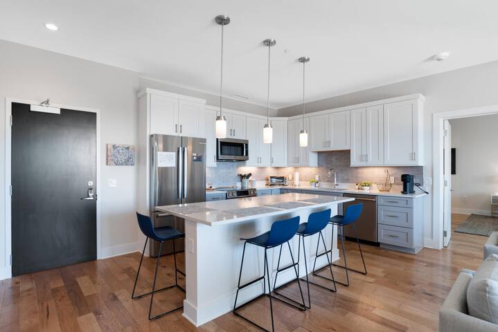 Modern South Slope Condo EV Charger 2 Parkng Spots gallery image 4