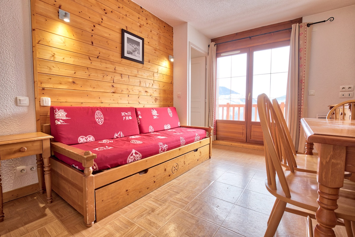 Top Airbnb: At the foot of the slopes, residence with pool in Flumet