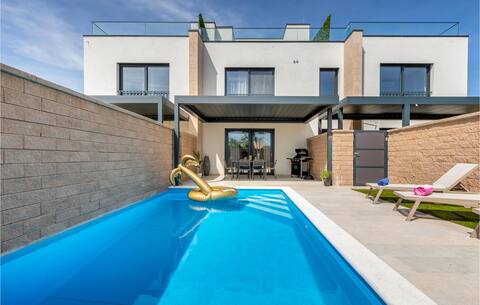 Awesome home in Peroj with sauna
