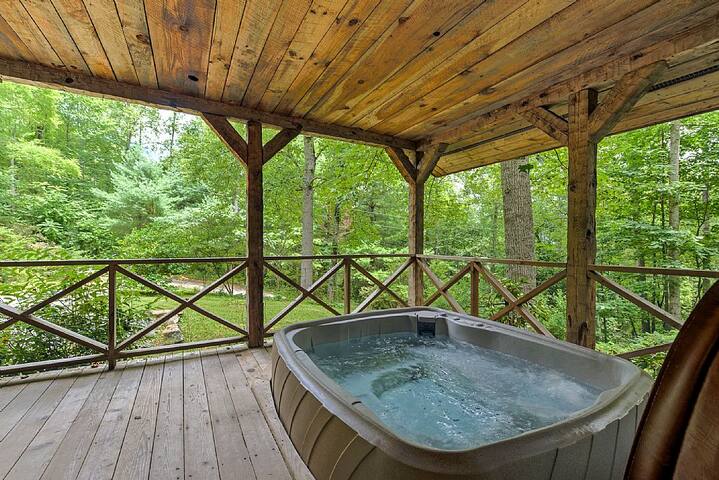 Hot Tub Cabin on 36 Acres +Biltmore Pass,12min AVL