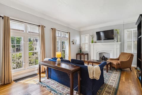 Cozy 2BR Near Cleveland Clinic | Pet Friendly