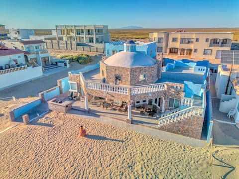 Casa Luna Azul a Beachfront House In Playa