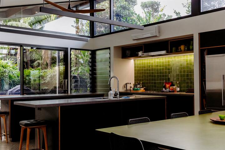 42 Byron gallery image 5