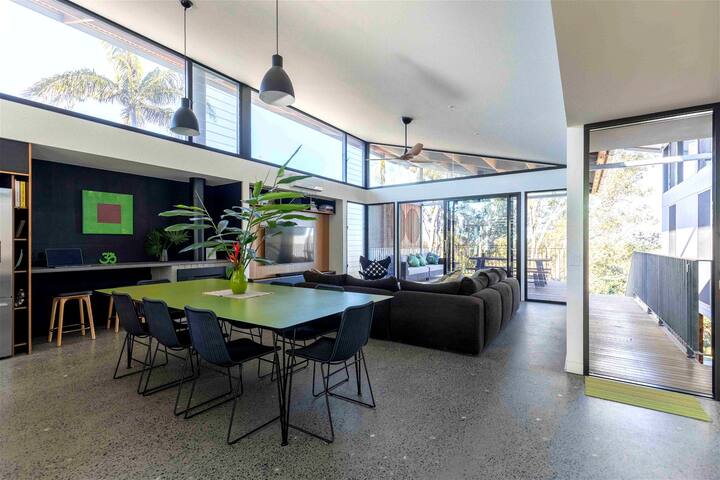 42 Byron gallery image 4