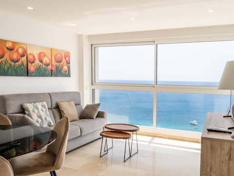Popular Airbnb listing: Benidorm beachfront 13D (1 bedroom) in Benidorm
