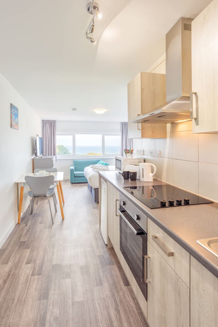 Bright Sea-view Studio, Full Resort Amenities - Tunnels Beaches