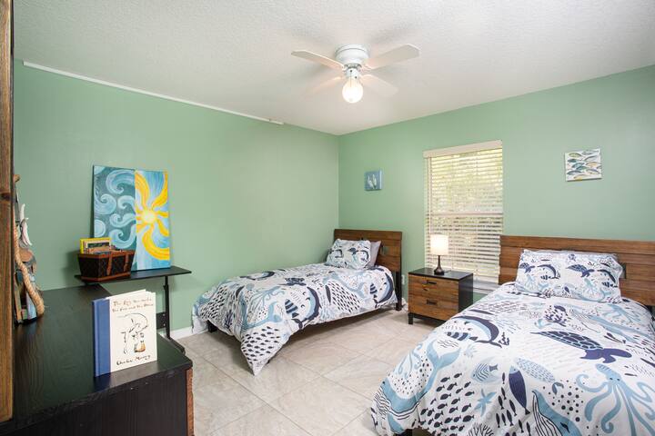 غرفة خضراء - سريران مفردان