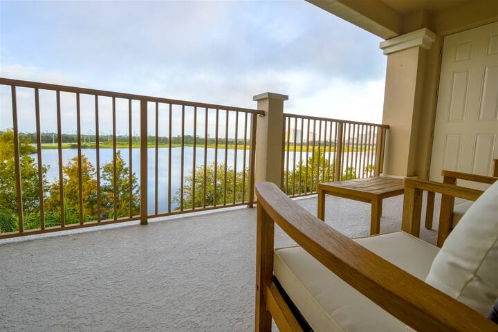 Vista Cay Inn by Densco managed Airbnb listing 1