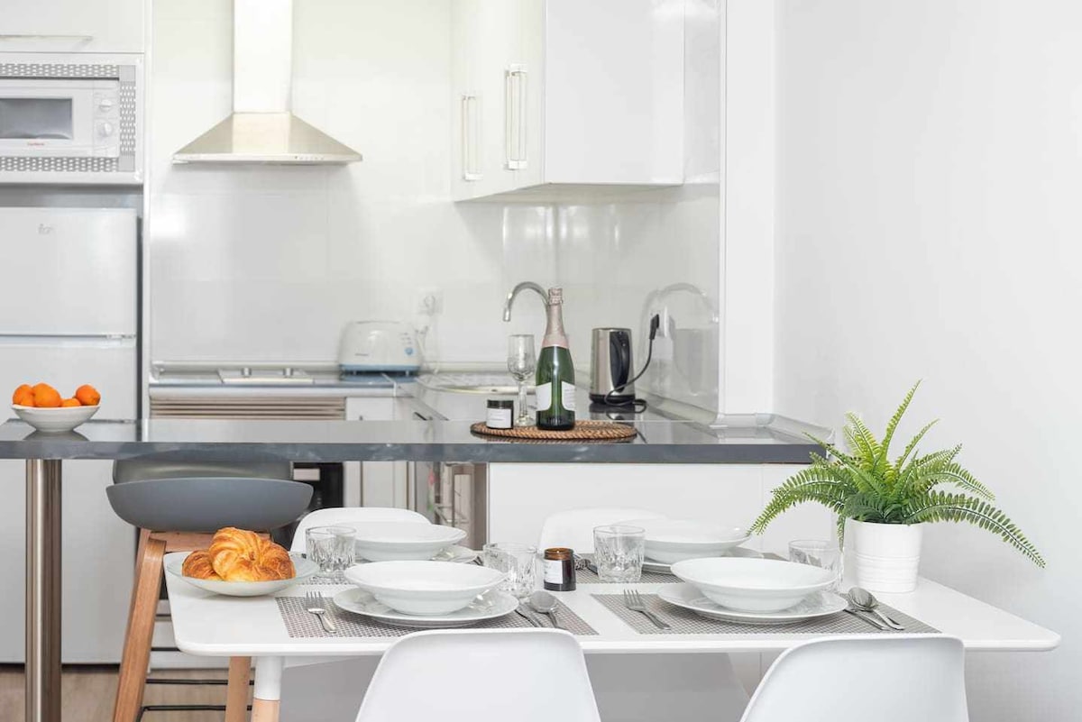 NEW Apt 150 m from the sea, WIFI and Pool 4