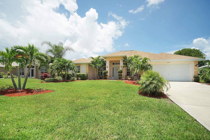 Villa Blue Horizon - You Deserve A Little Sunshine - Cape Coral, FL