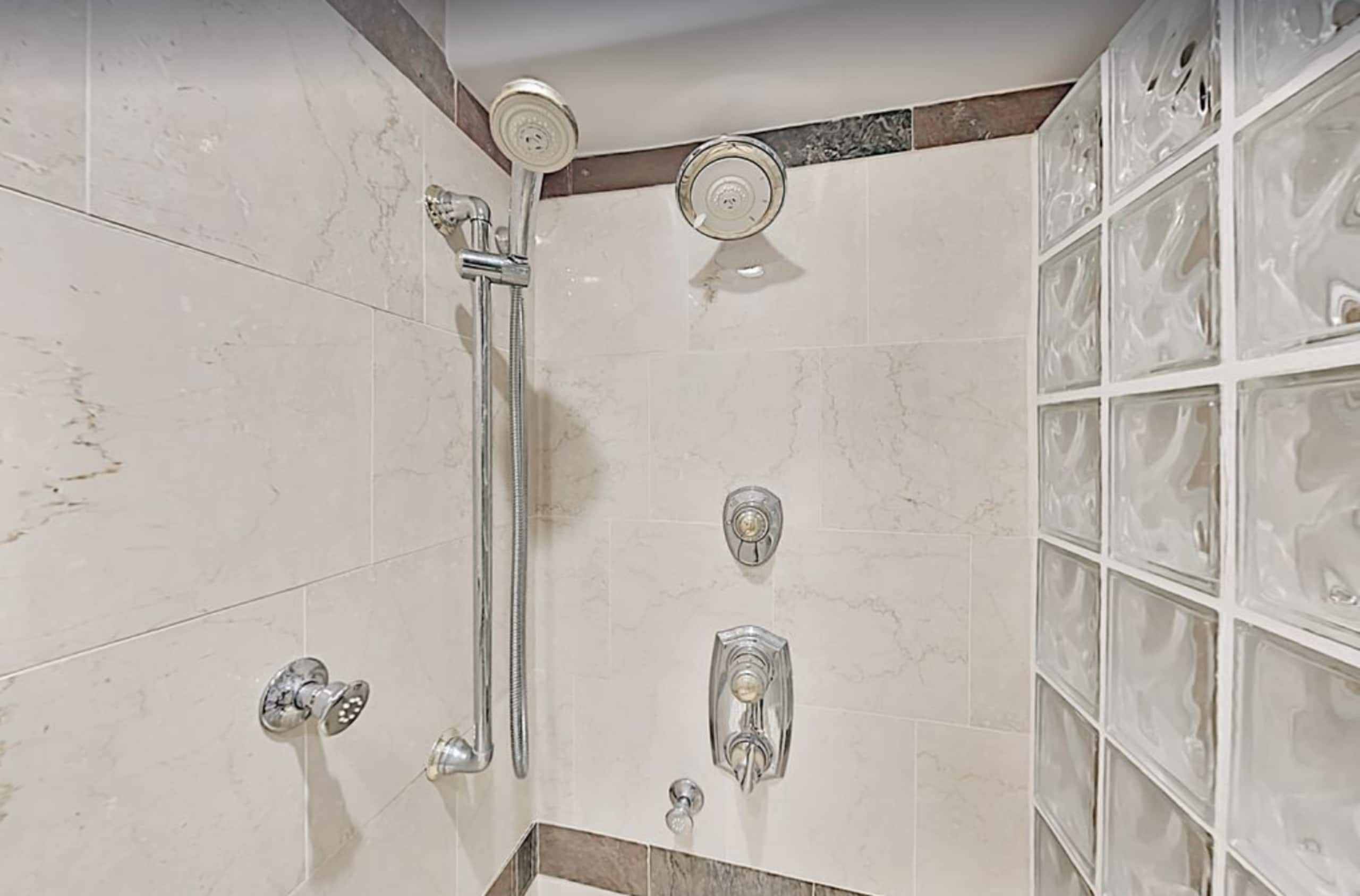 Condo in Lahaina · ★4.93 · 2 bedrooms · 3 beds · 2 baths - Image 23