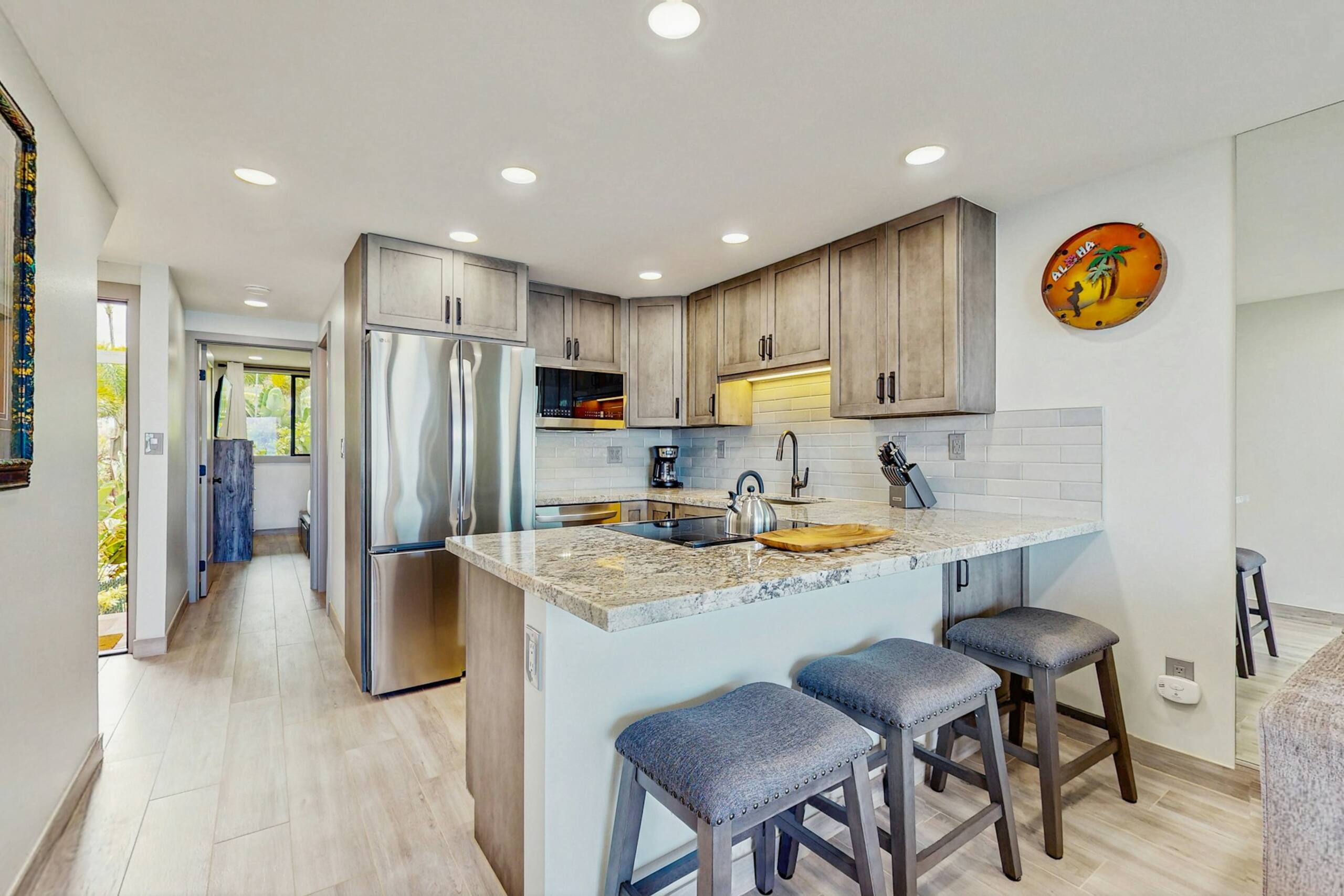 Apartment in Lahaina · ★4.47 · 2 bedrooms · 2 beds · 2 private bathrooms - Image 8