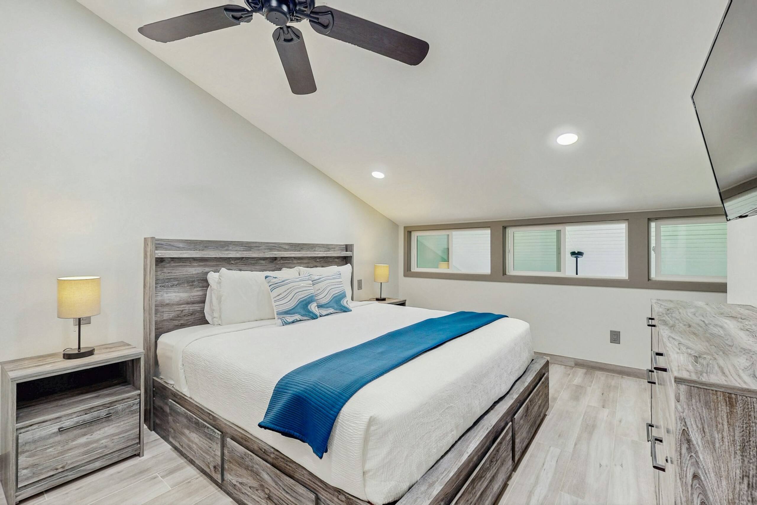 Apartment in Lahaina · ★4.47 · 2 bedrooms · 2 beds · 2 private bathrooms - Image 11