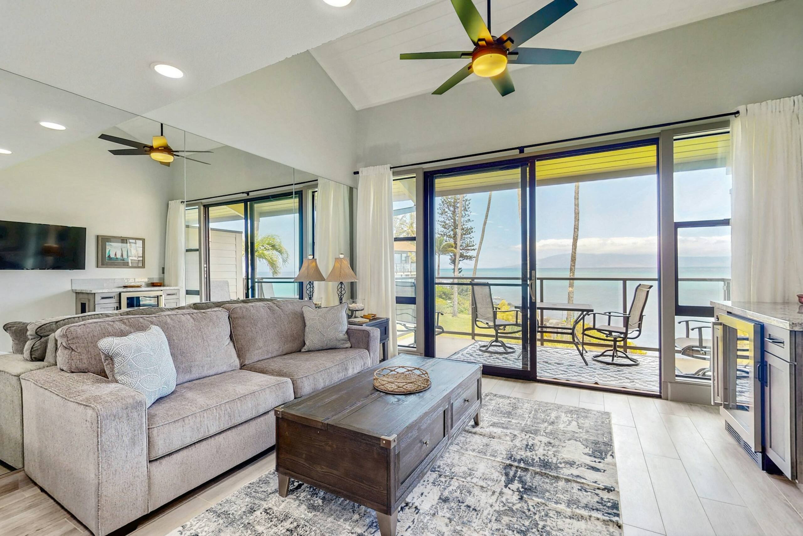 Apartment in Lahaina · ★4.47 · 2 bedrooms · 2 beds · 2 private bathrooms - Image 5