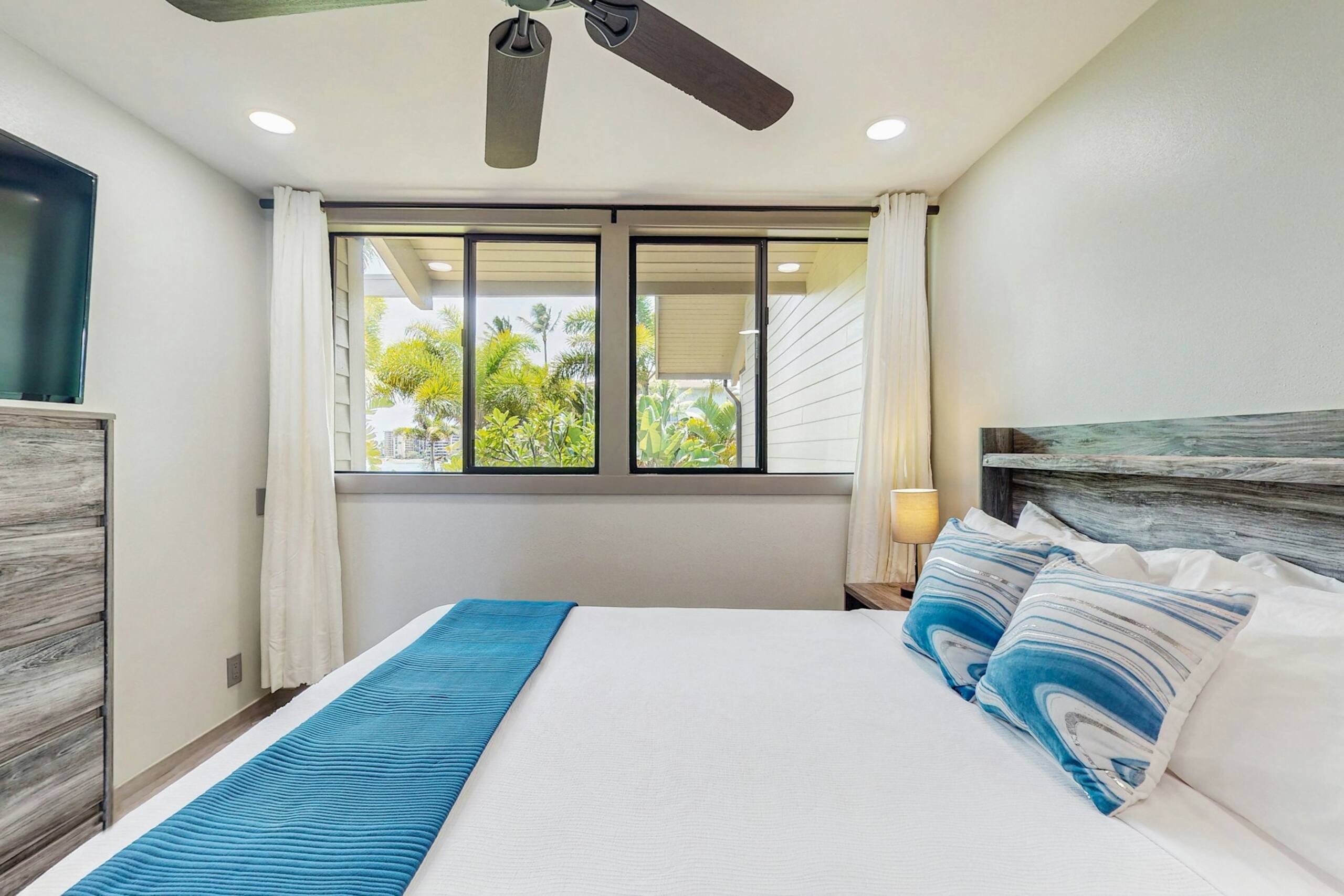 Apartment in Lahaina · ★4.47 · 2 bedrooms · 2 beds · 2 private bathrooms - Image 17