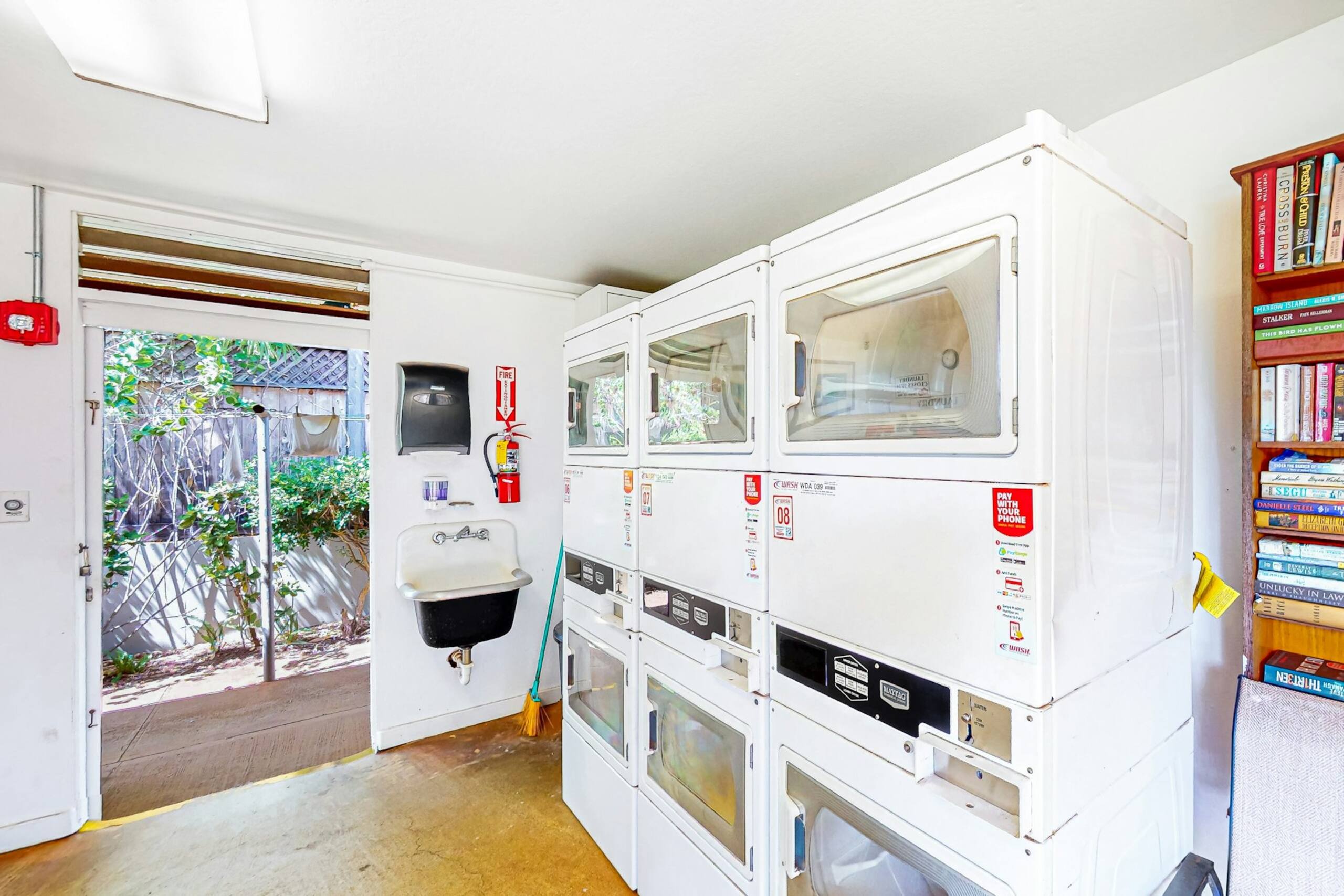 Apartment in Lahaina · ★4.47 · 2 bedrooms · 2 beds · 2 private bathrooms - Image 20