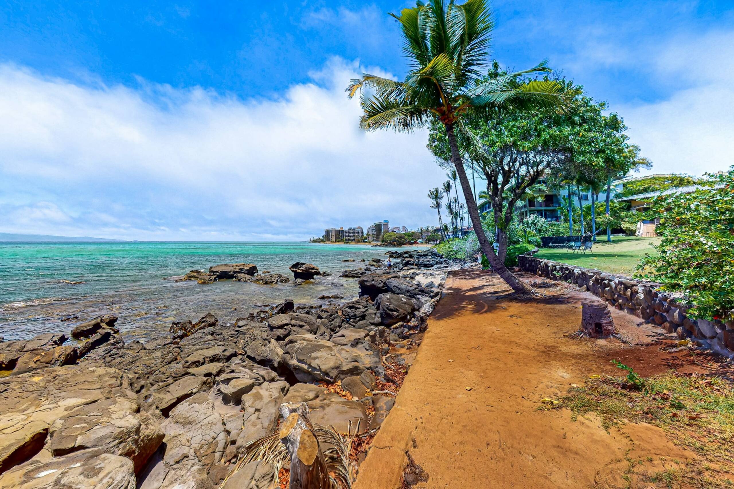Apartment in Lahaina · ★4.47 · 2 bedrooms · 2 beds · 2 private bathrooms - Image 32