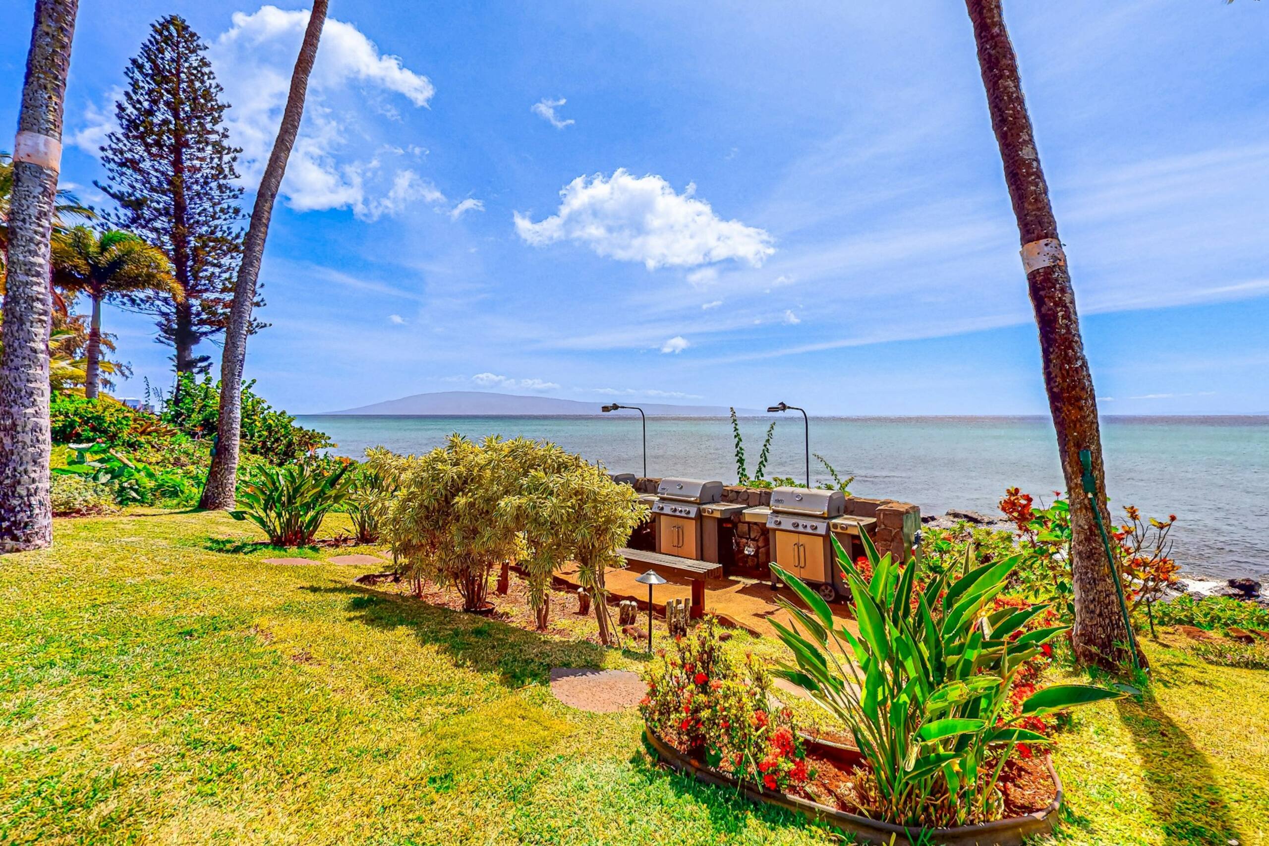 Apartment in Lahaina · ★4.47 · 2 bedrooms · 2 beds · 2 private bathrooms - Image 22