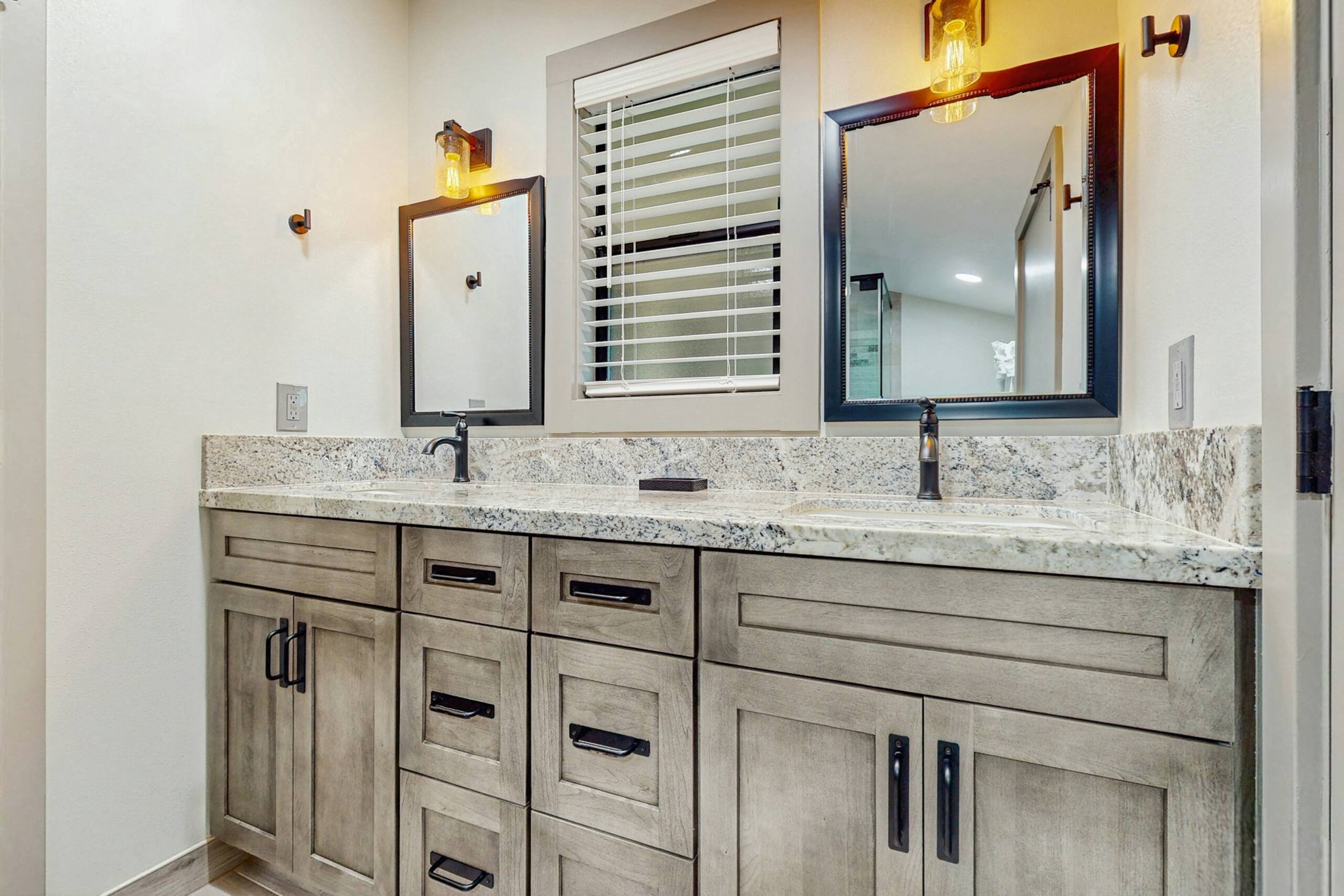Apartment in Lahaina · ★4.47 · 2 bedrooms · 2 beds · 2 private bathrooms - Image 13