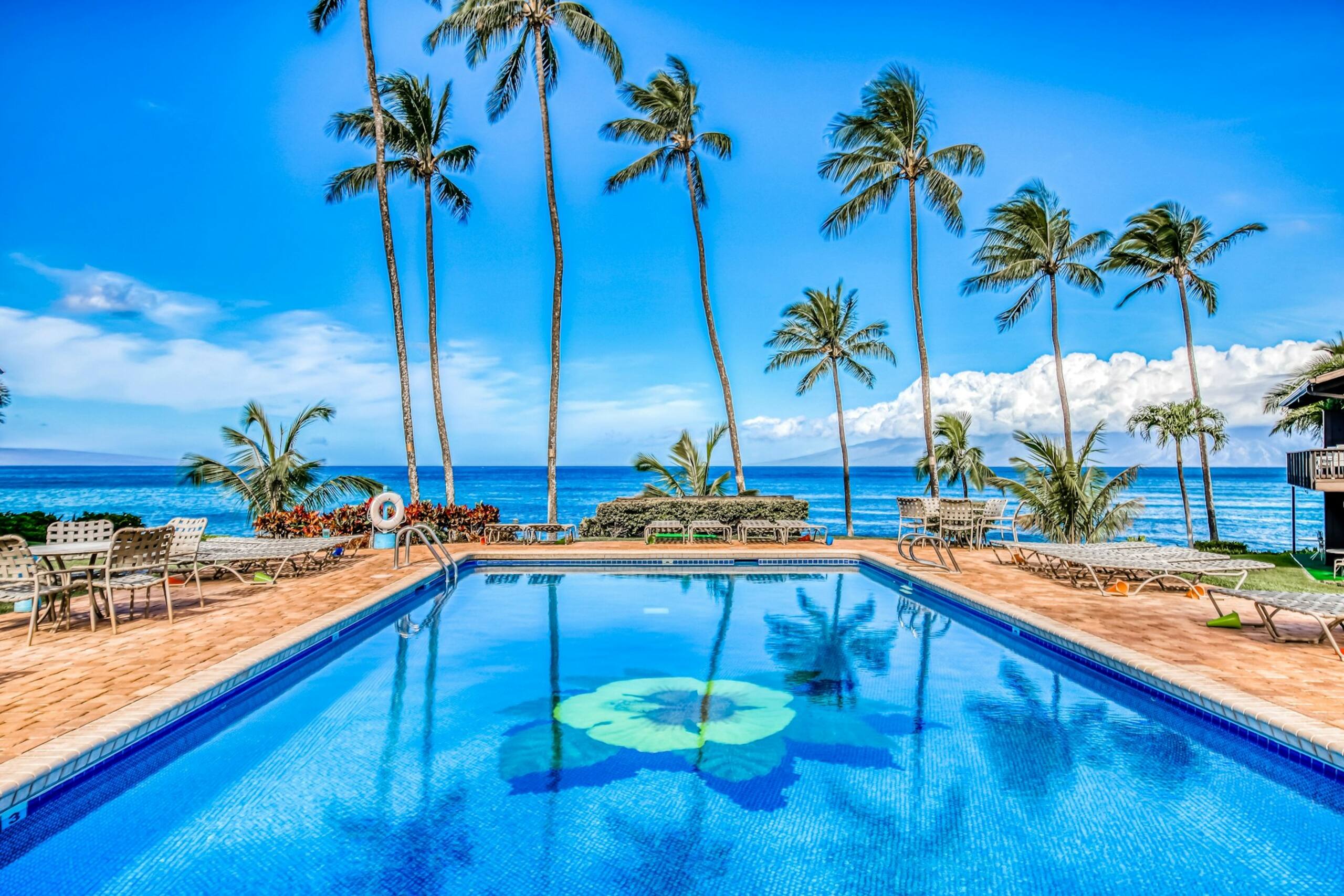 Apartment in Lahaina · ★4.47 · 2 bedrooms · 2 beds · 2 private bathrooms - Image 1