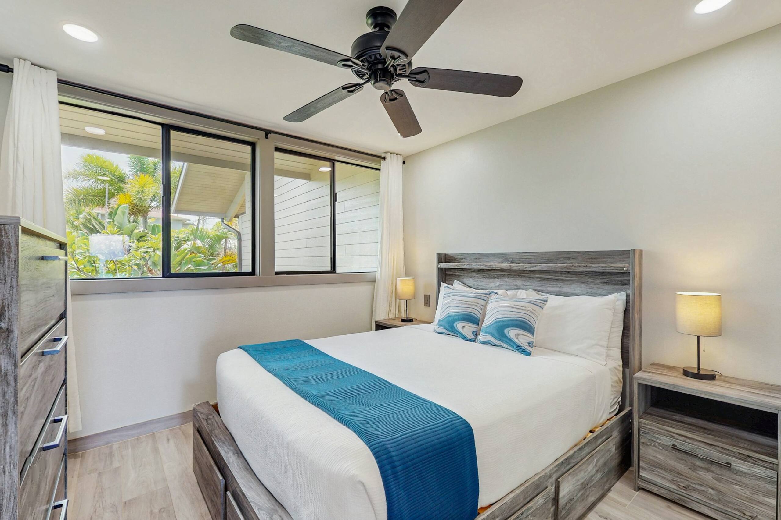 Apartment in Lahaina · ★4.47 · 2 bedrooms · 2 beds · 2 private bathrooms - Image 16
