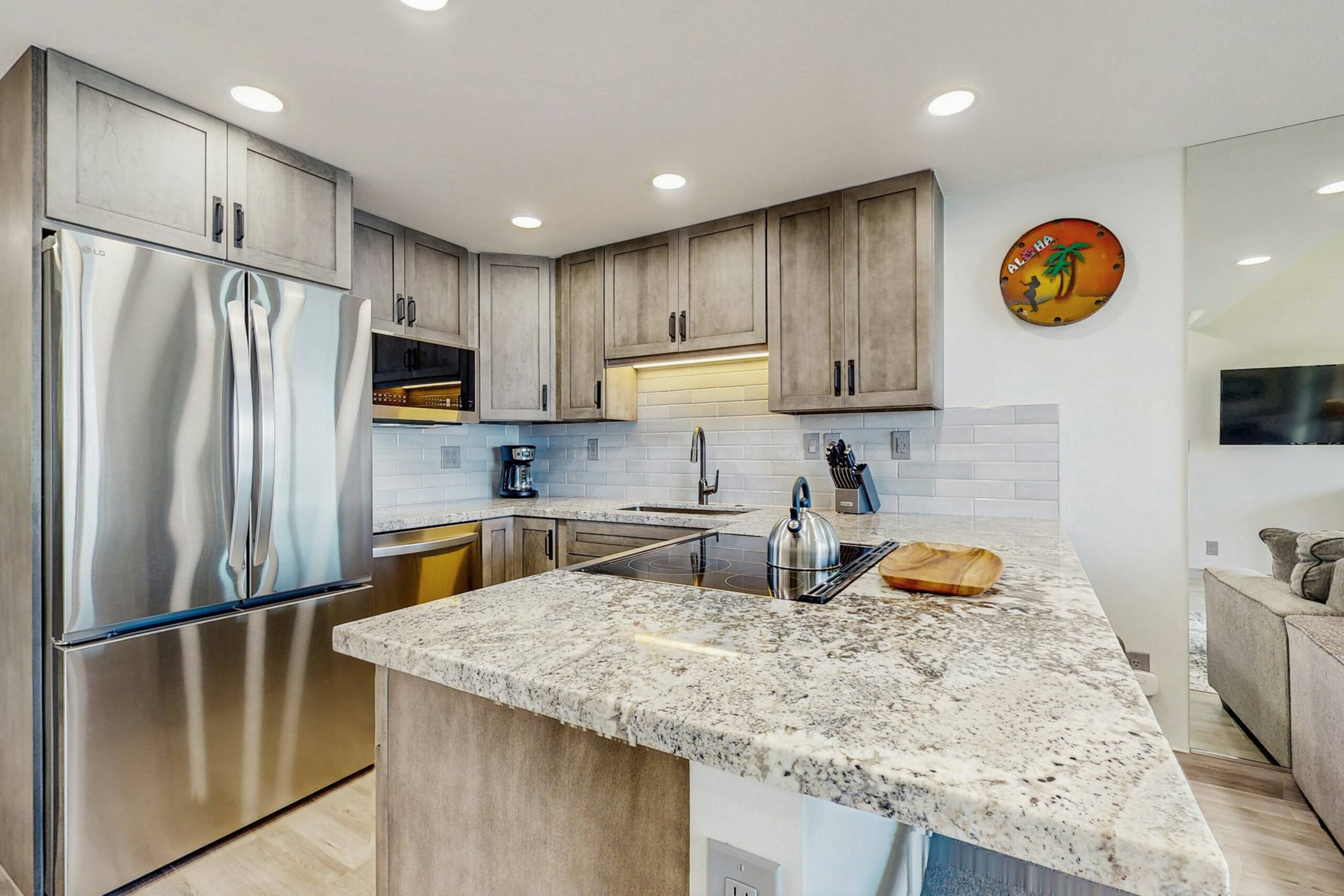 Apartment in Lahaina · ★4.47 · 2 bedrooms · 2 beds · 2 private bathrooms - Image 9