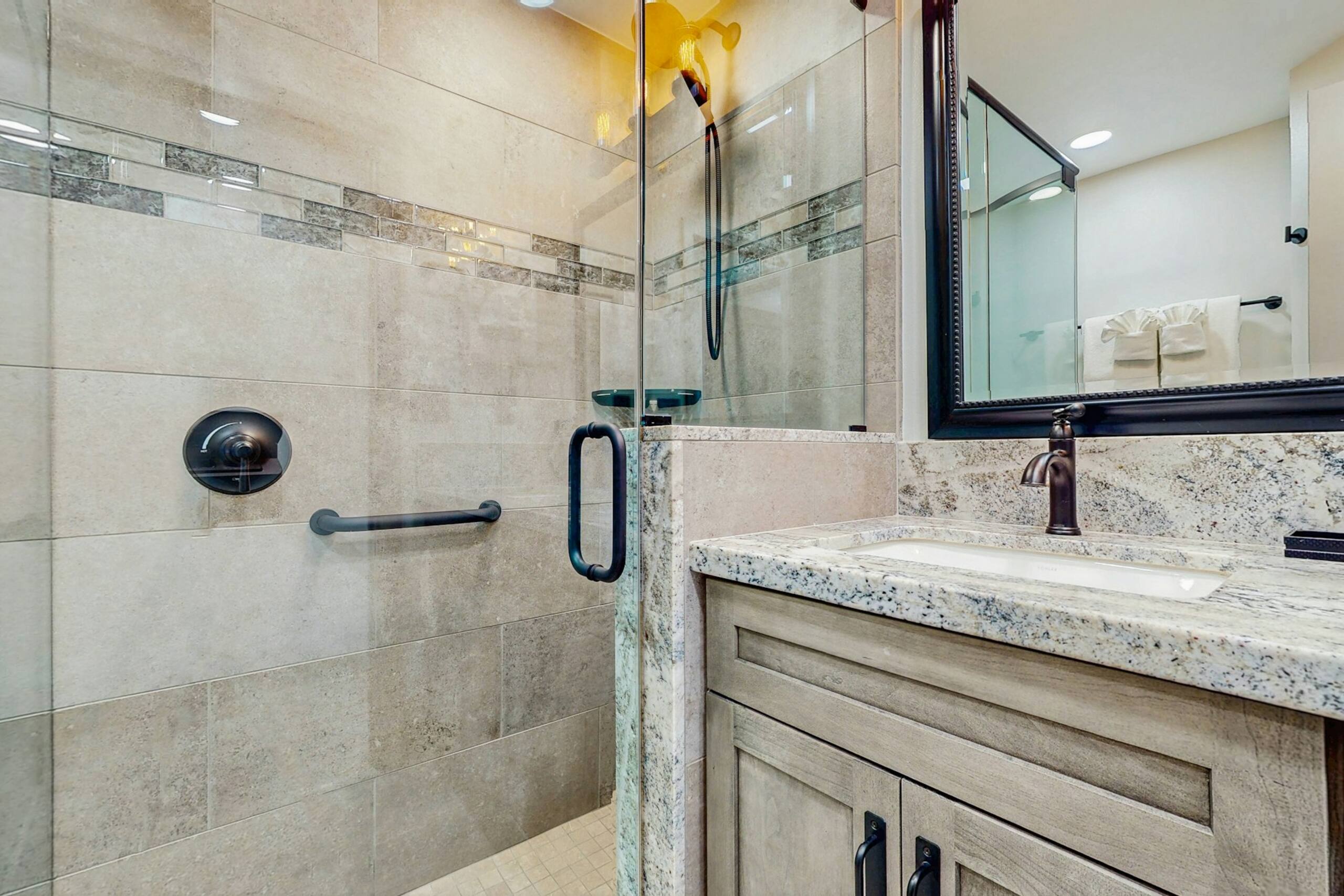 Apartment in Lahaina · ★4.47 · 2 bedrooms · 2 beds · 2 private bathrooms - Image 18