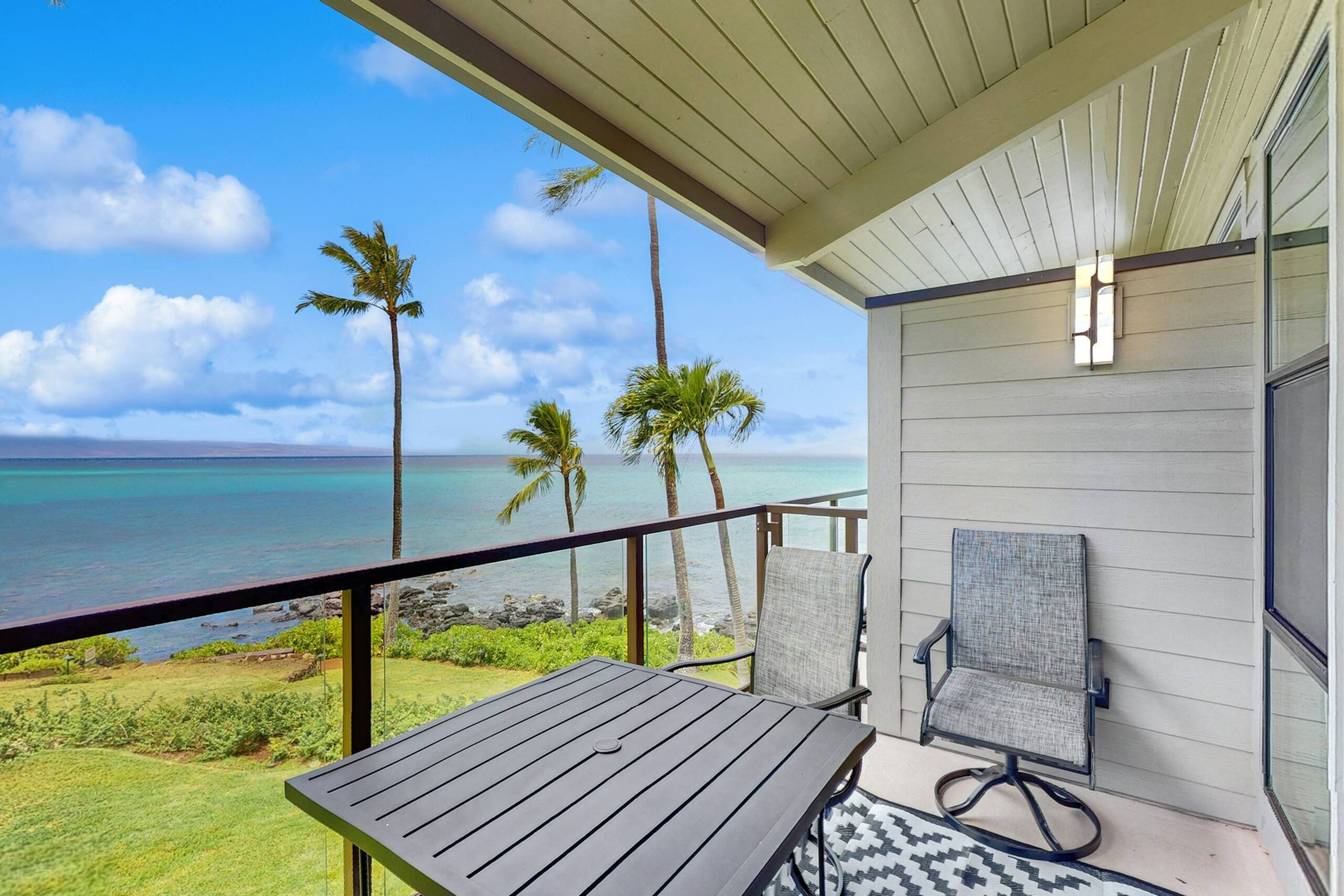 Apartment in Lahaina · ★4.47 · 2 bedrooms · 2 beds · 2 private bathrooms - Image 2