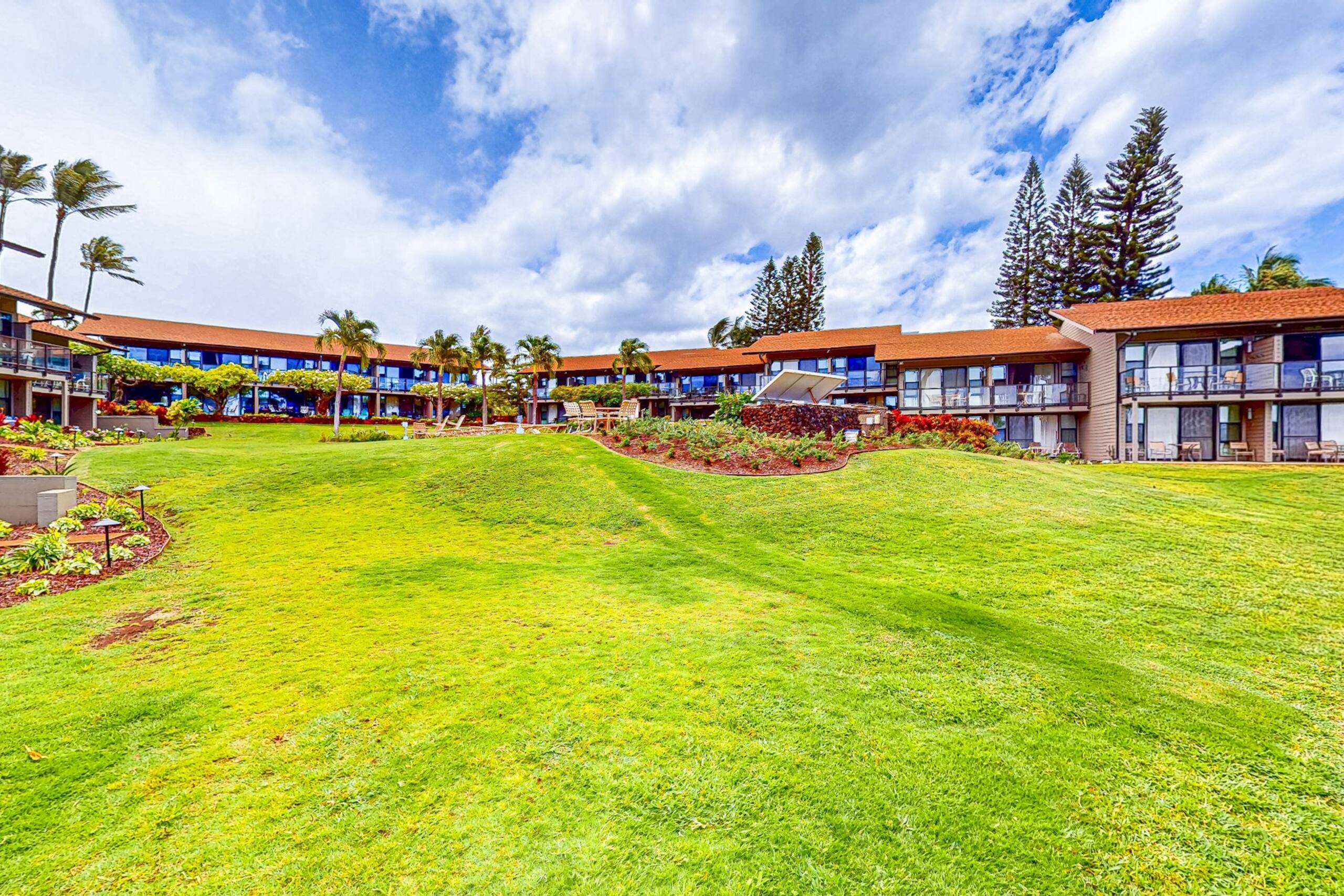 Apartment in Lahaina · ★4.47 · 2 bedrooms · 2 beds · 2 private bathrooms - Image 27