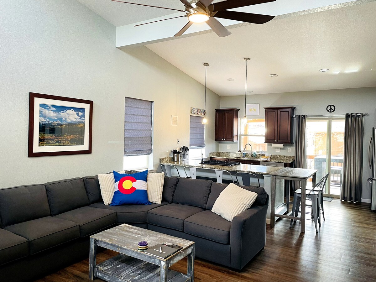 Dnevni boravak, blagovaonica u zatvorenom, kuhinja, balkon s izlazom