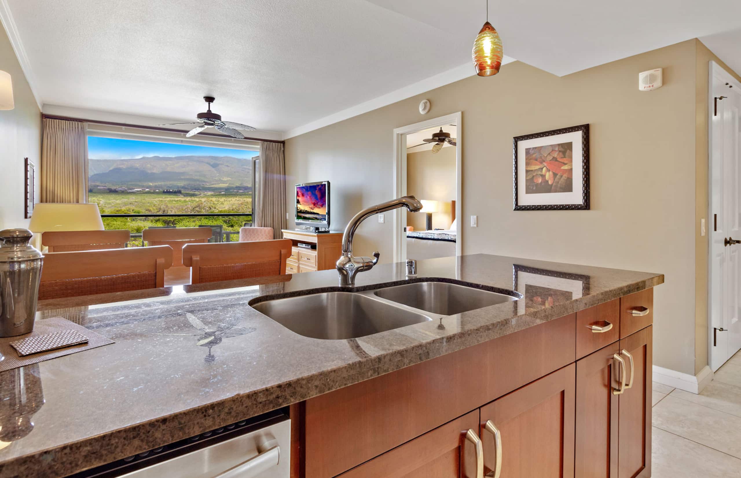 Condo in Lahaina · ★4.97 · 1 bedroom · 2 beds · 1 bath - Image 6