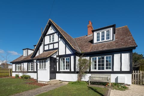 Popular Airbnb listing: 6 Lakeside Avenue in Aldringham Cum Thorpe