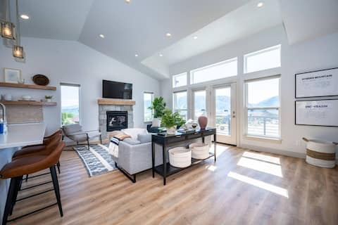 Private Powder Mtn B2 | Desk| Hot Tub| Ski Retreat