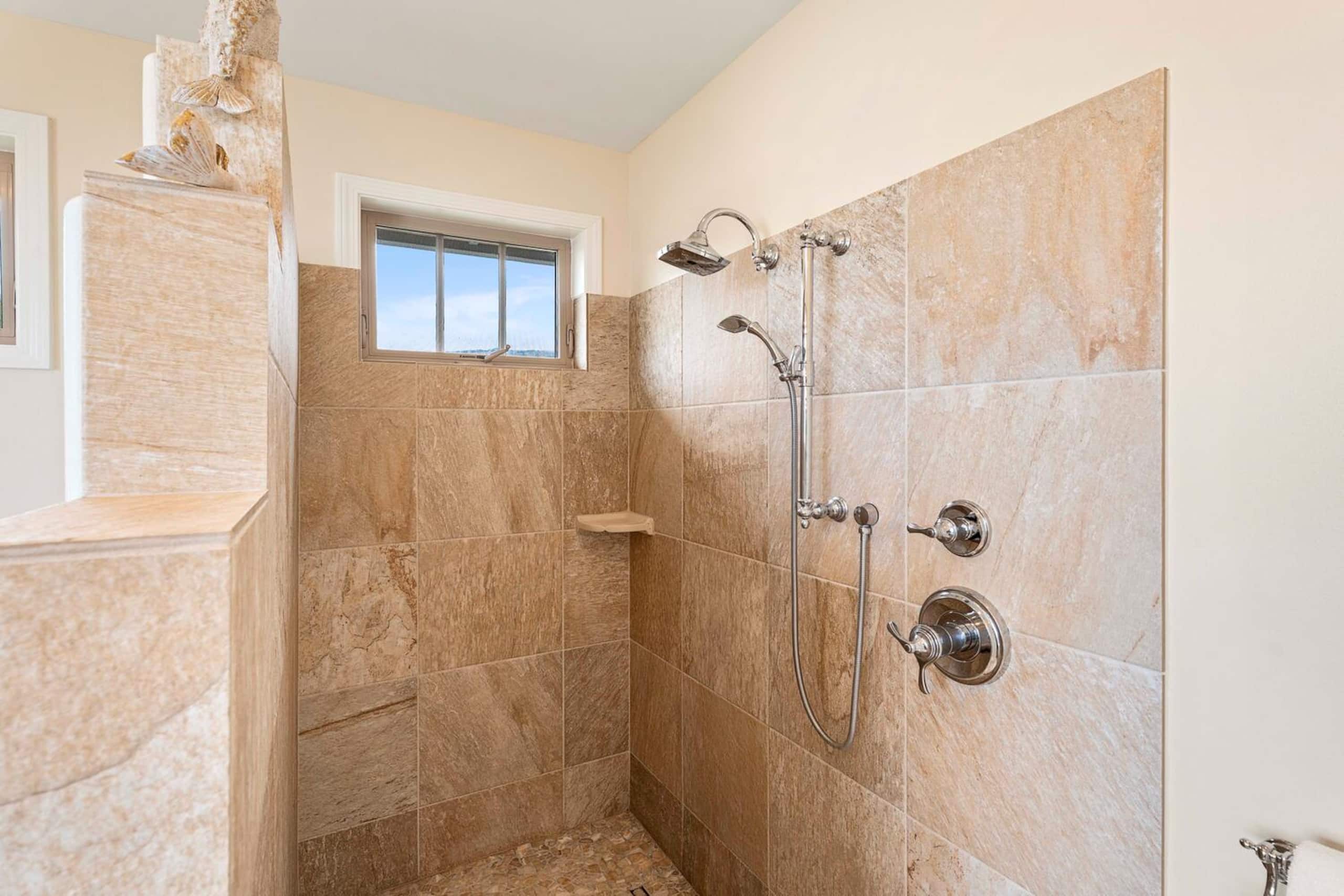 Home in Kailua-Kona · ★4.96 · 3 bedrooms · 7 beds · 3 baths - Image 26