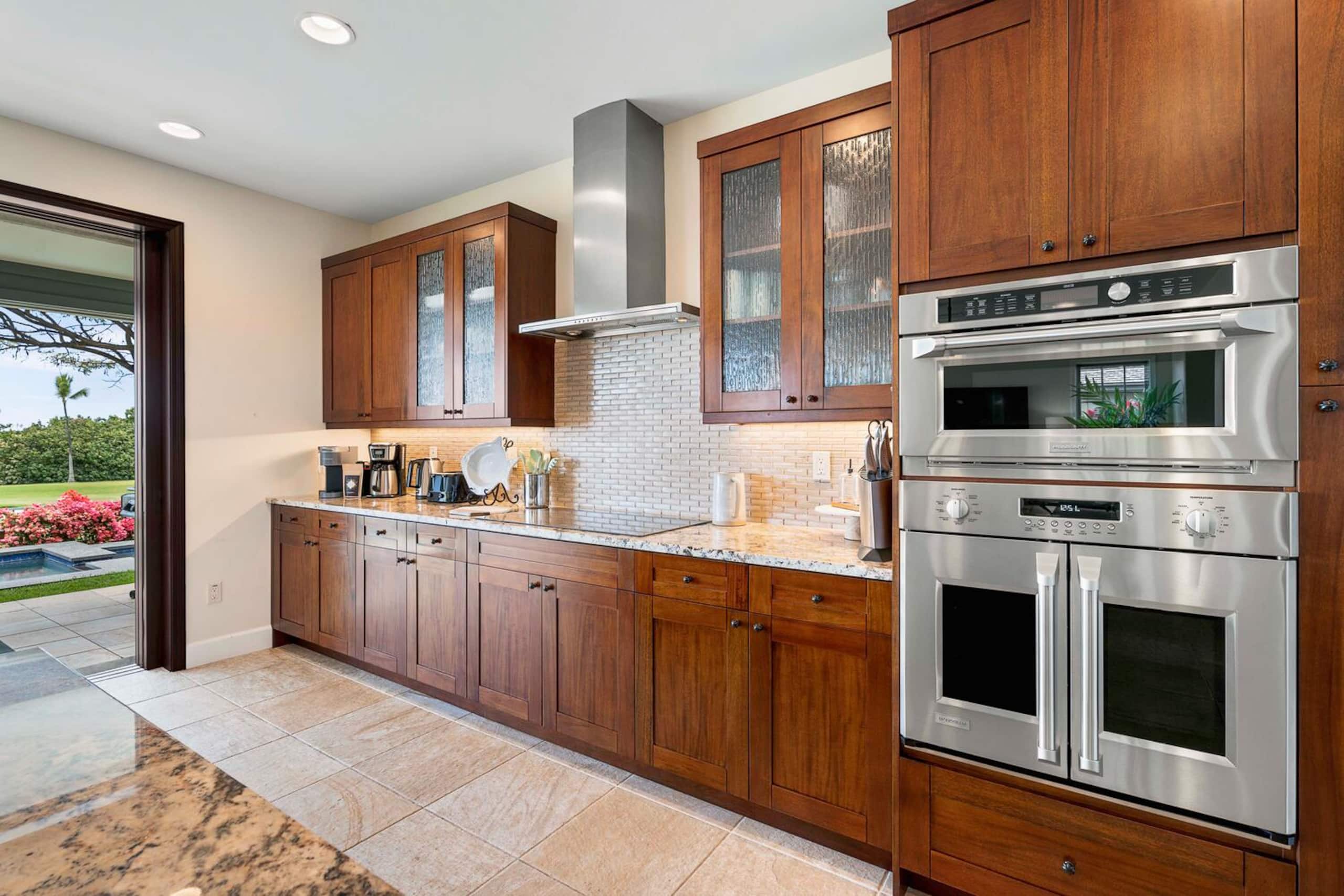 Home in Kailua-Kona · ★4.96 · 3 bedrooms · 7 beds · 3 baths - Image 16