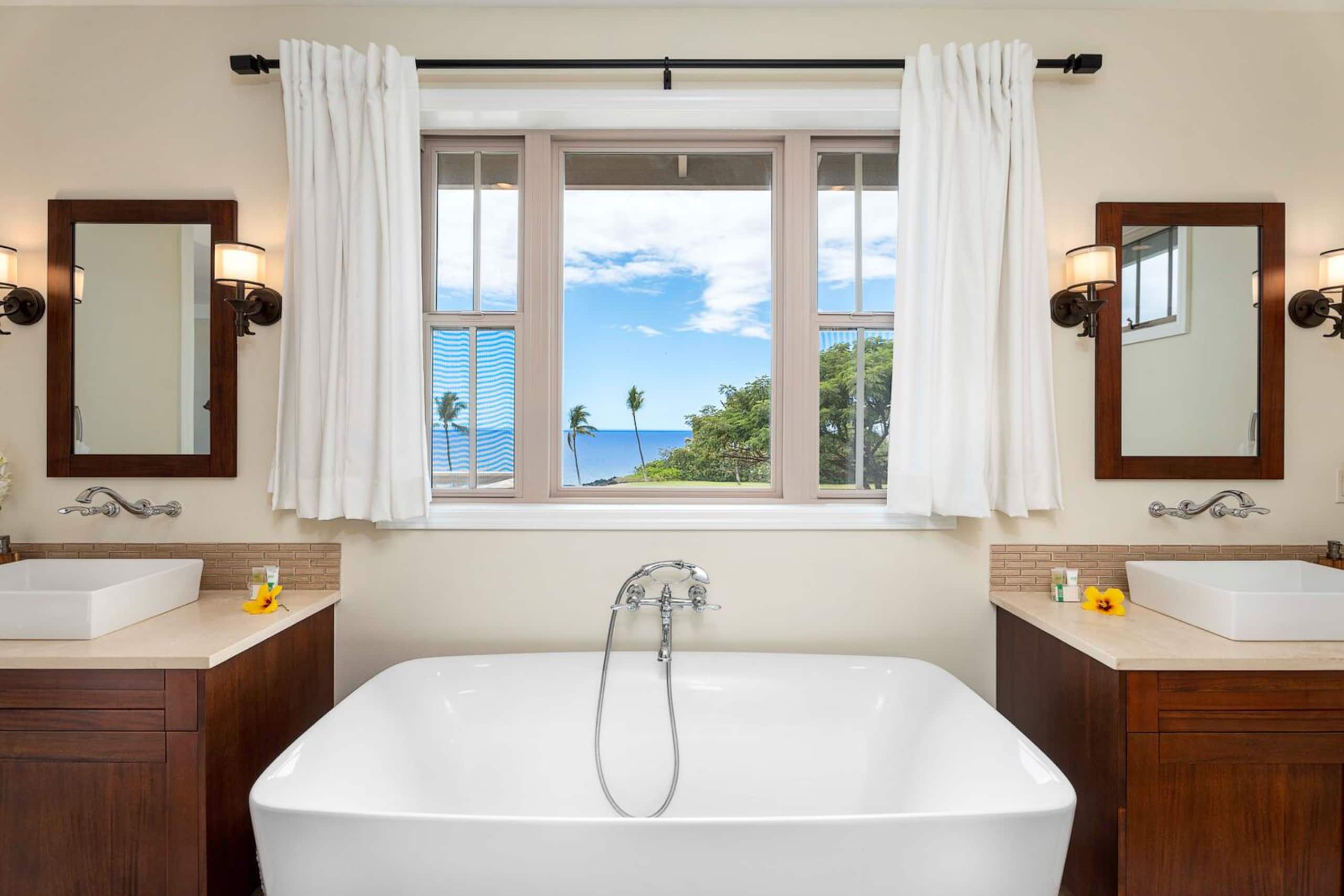 Home in Kailua-Kona · ★4.96 · 3 bedrooms · 7 beds · 3 baths - Image 22