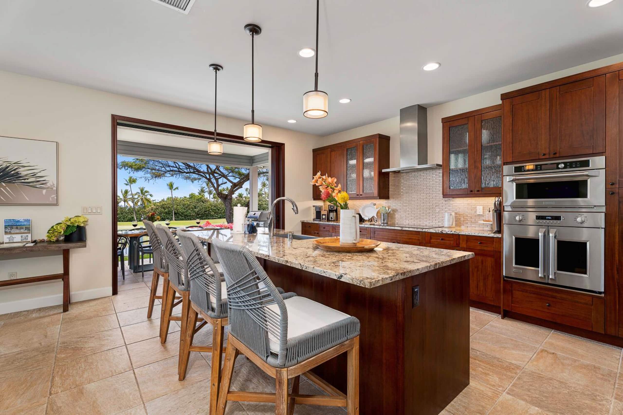 Home in Kailua-Kona · ★4.96 · 3 bedrooms · 7 beds · 3 baths - Image 12