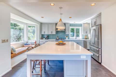 Panoramic Views, Indoor Pool by Evergreen Home