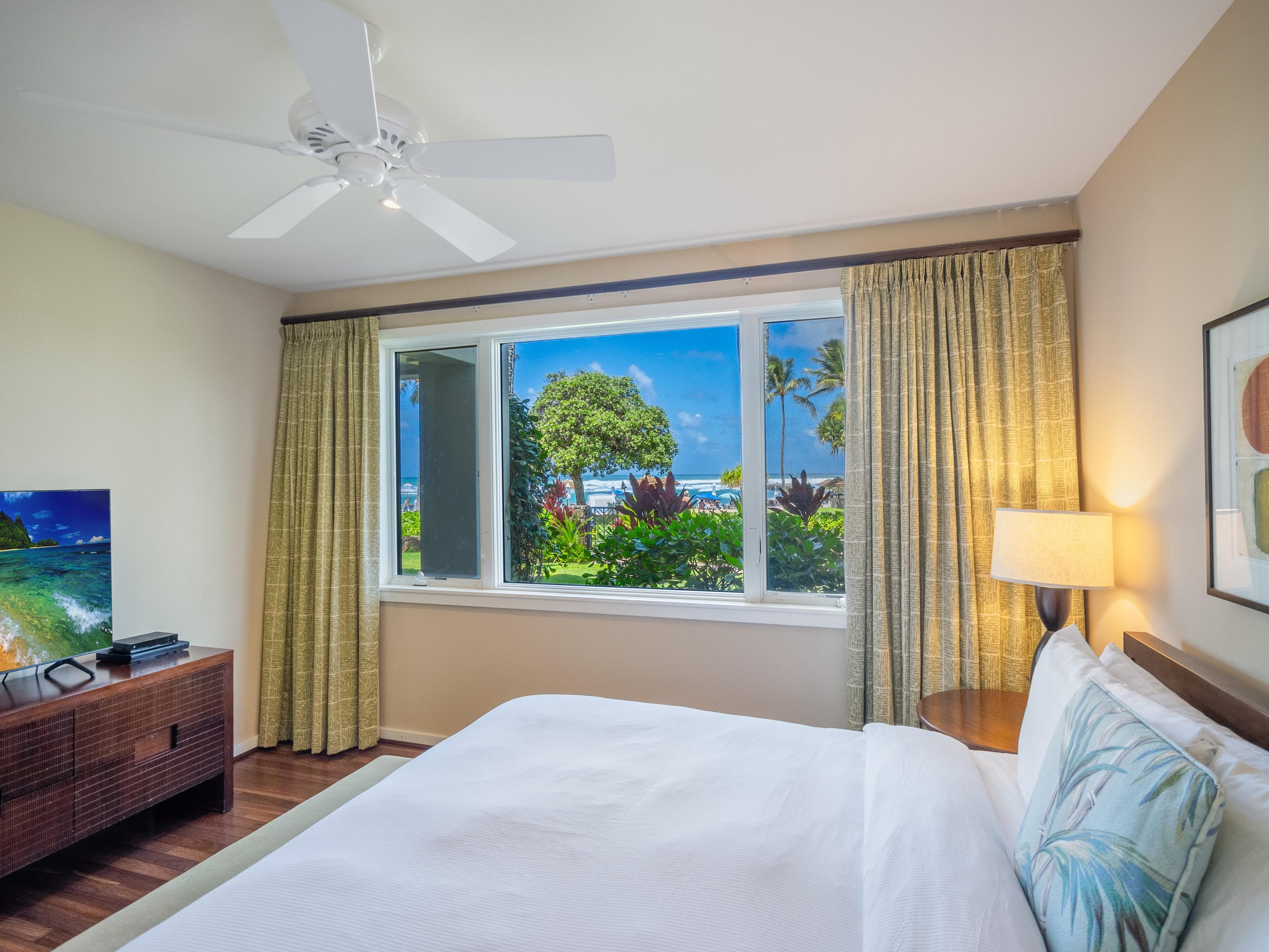 Villa in Kahuku · ★5.0 · 4 bedrooms · 6 beds · 3 private baths - Image 11